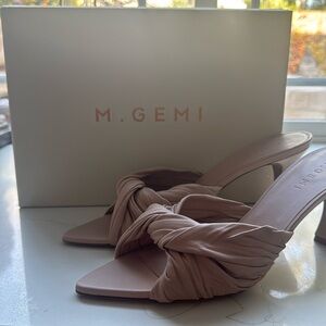 MGemi
Blush slip ones
Only worn once